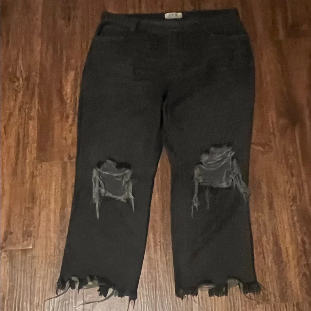Size 32 Maggie Distressed Black Women Jeans - Picture 3 of 12
